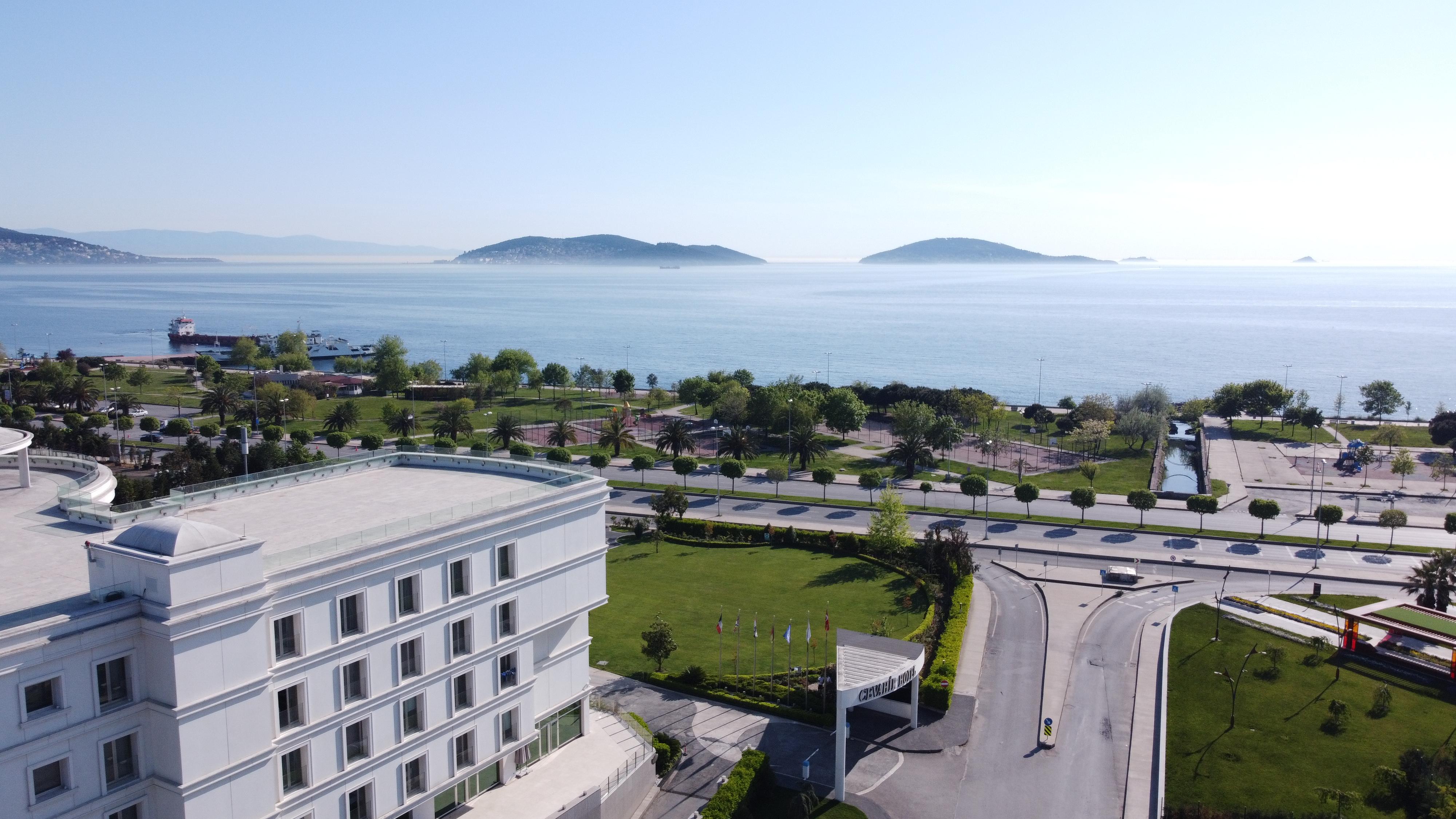 Cevahir Hotel Istanbul Asia Exteriér fotografie View of the islands of Petalioi from the campus of the University of Patras