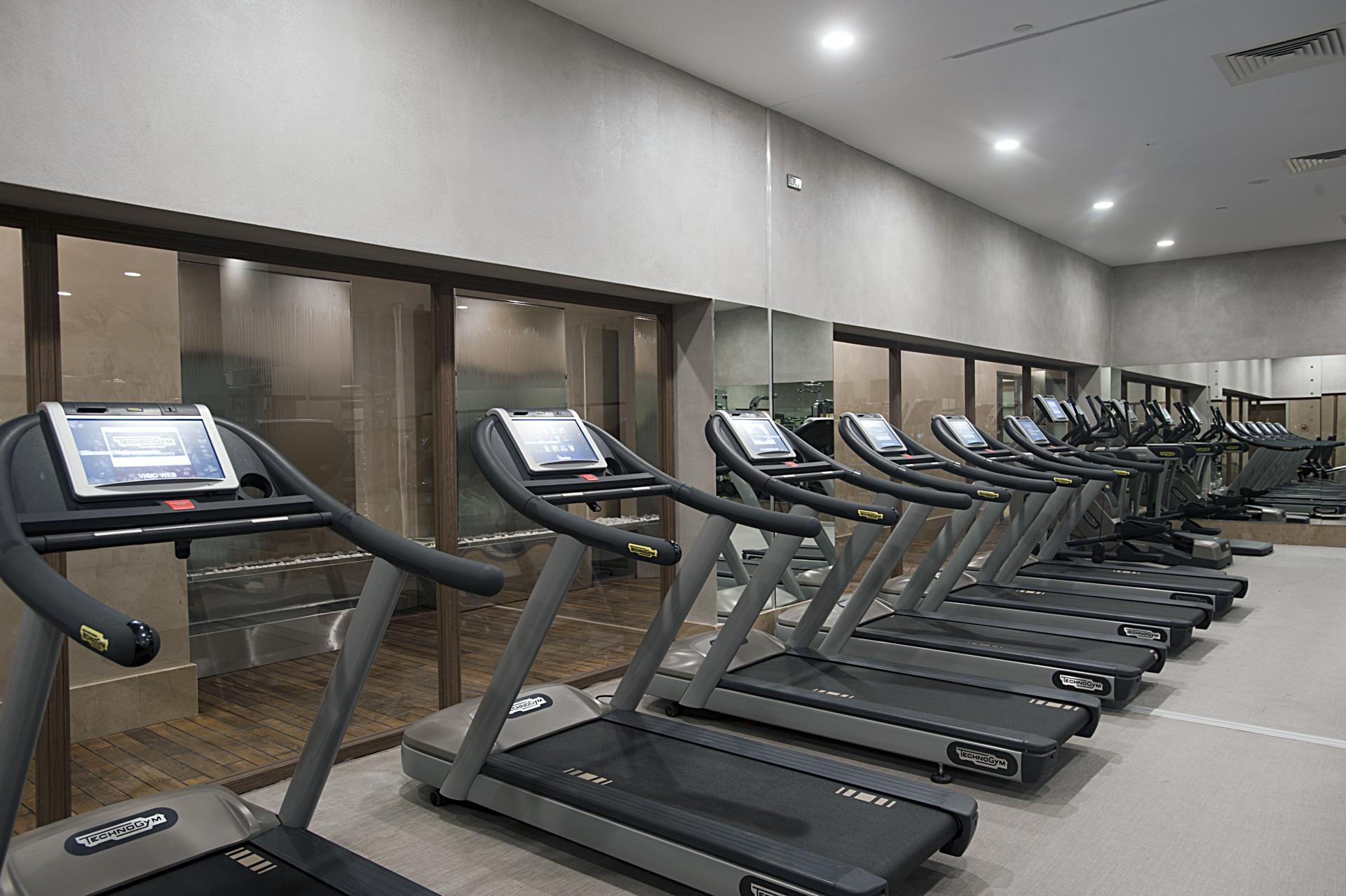 Cevahir Hotel Istanbul Asia Exteriér fotografie Treadmills in a gym