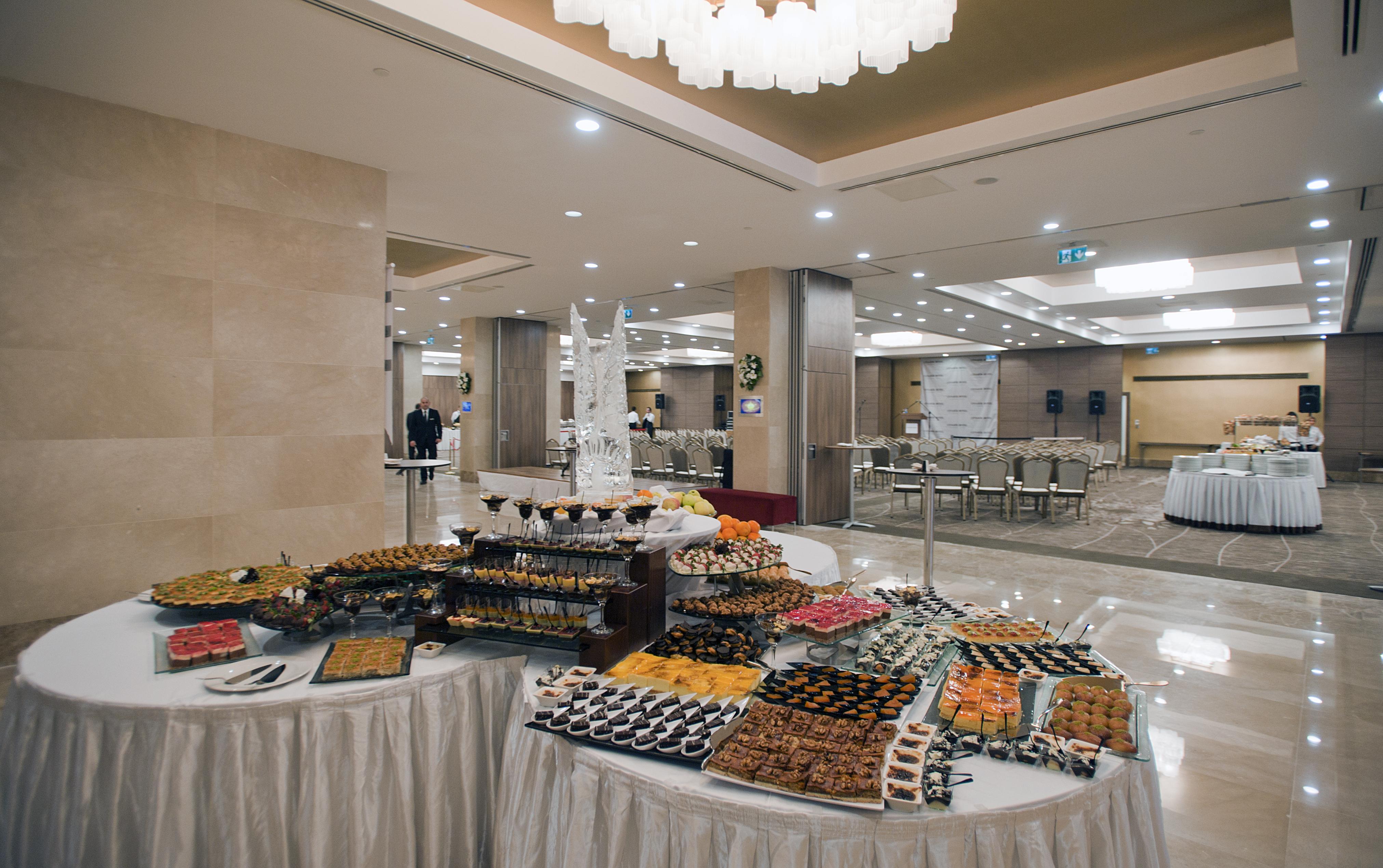 Cevahir Hotel Istanbul Asia Exteriér fotografie A buffet at a hotel