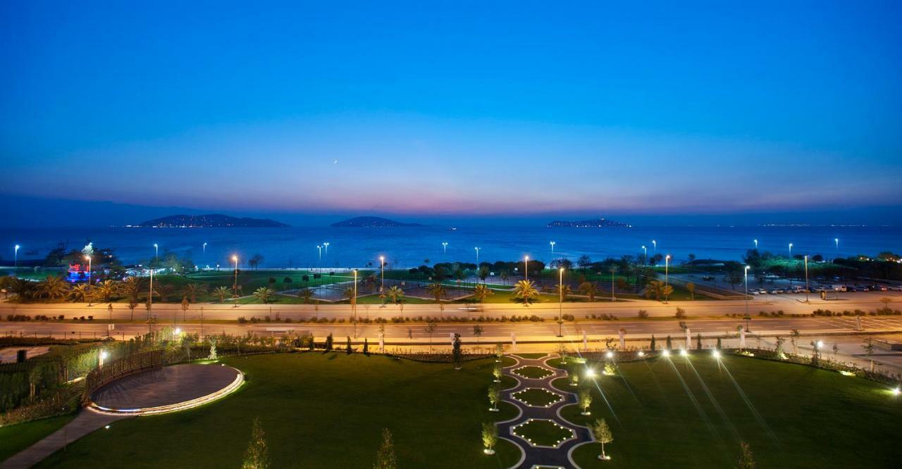 Cevahir Hotel Istanbul Asia Exteriér fotografie View of the park at night