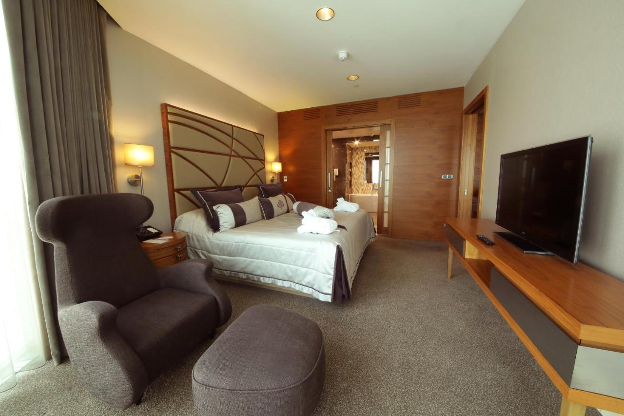 Cevahir Hotel Istanbul Asia Exteriér fotografie A room at the hotel