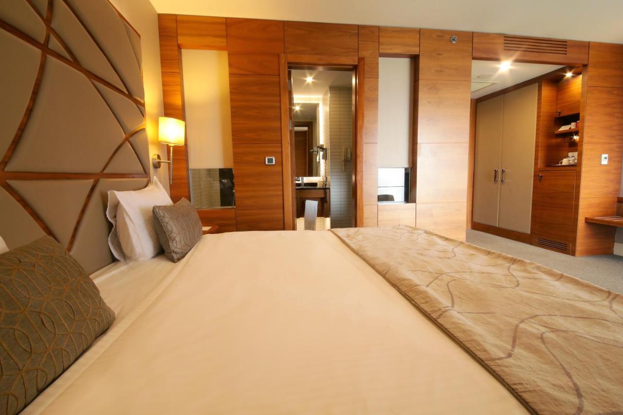 Cevahir Hotel Istanbul Asia Exteriér fotografie A bedroom at the hotel